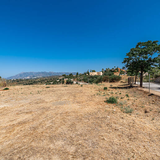 Grundstück in bester Lage mit Meerblick in Elviria