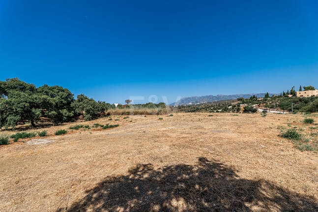 Grundstück in bester Lage mit Projekt für eine moderne Villa mit Meerblick