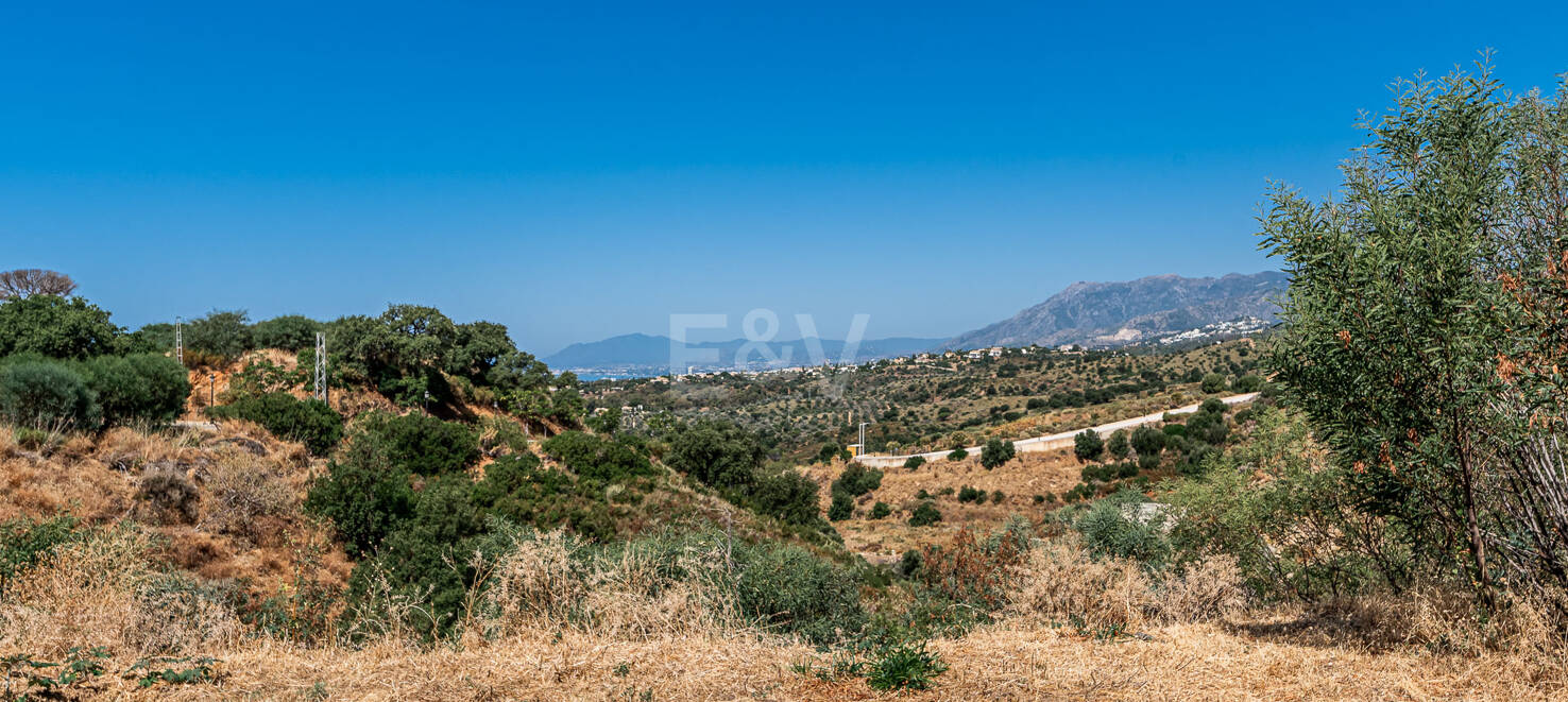 Grundstück in bester Lage mit Meerblick in Elviria