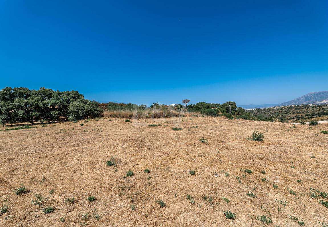 Grundstück in bester Lage mit Projekt für eine moderne Villa mit Meerblick