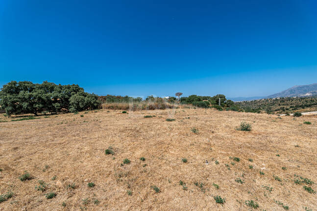 Grundstück in bester Lage mit Projekt für eine moderne Villa mit Meerblick