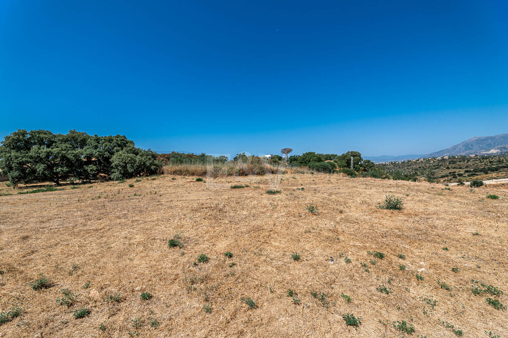 Grundstück in bester Lage mit Projekt für eine moderne Villa mit Meerblick