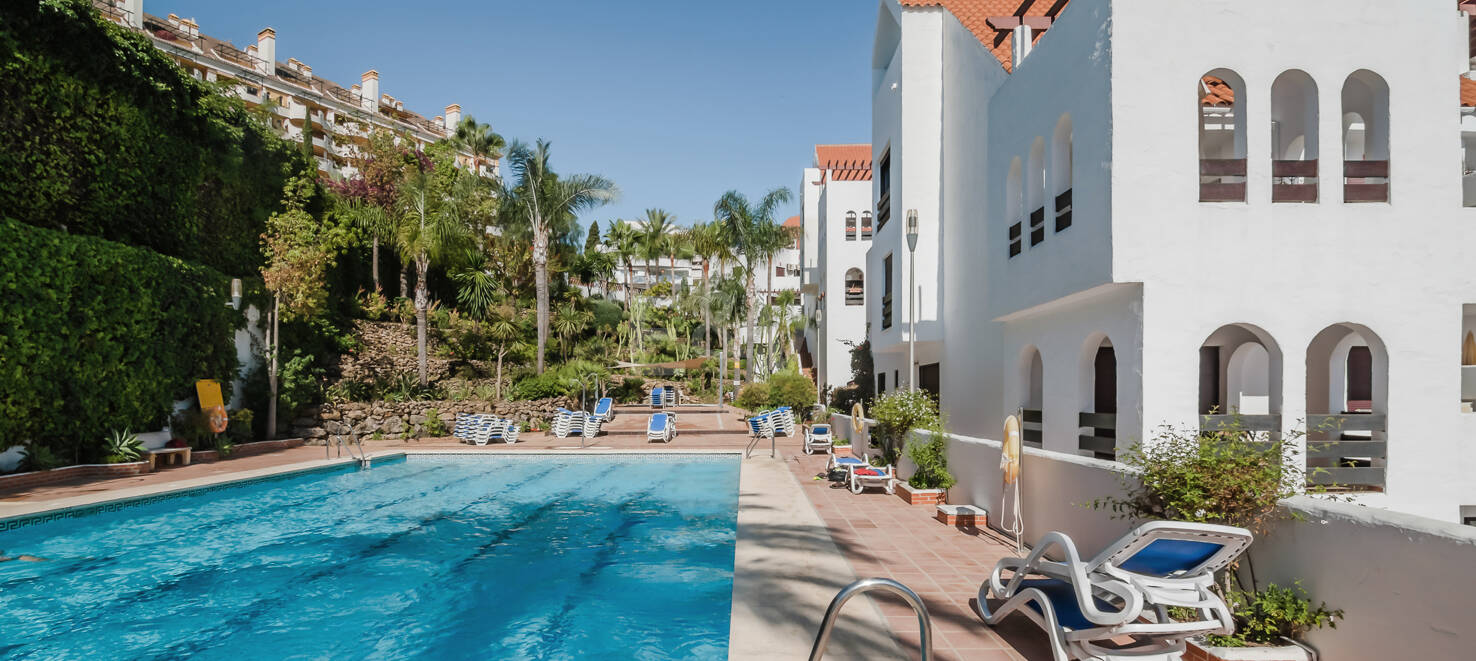 Stylish duplex penthouse in gated community near Puerto Banús
