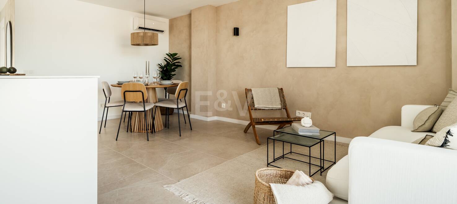 Stylish duplex penthouse in gated community near Puerto Banús