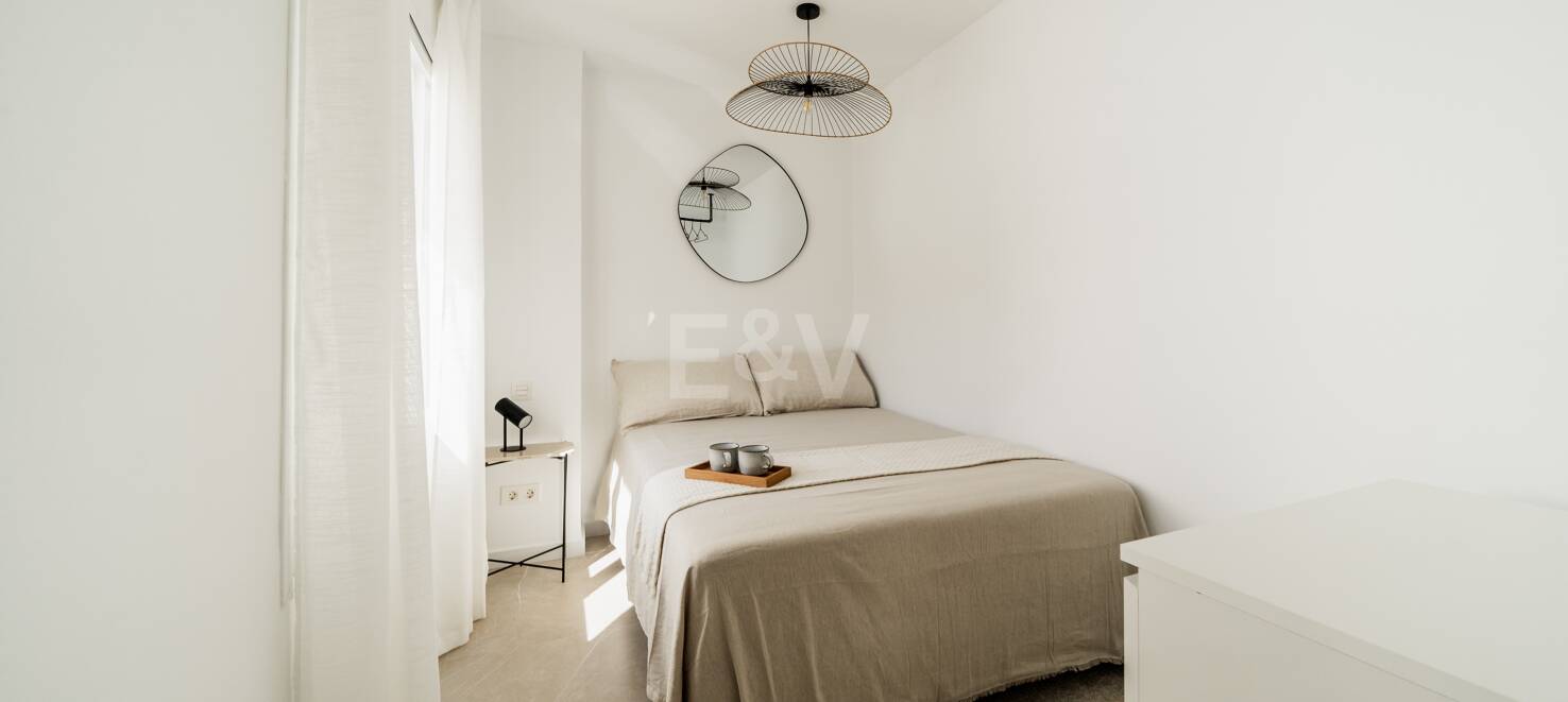 Stylish duplex penthouse in gated community near Puerto Banús