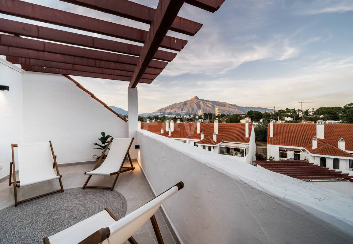 Penthouse duplex élégant dans une communauté fermée près de Puerto Banús