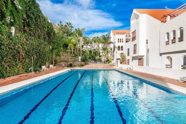 Penthouse duplex élégant dans une communauté fermée près de Puerto Banús