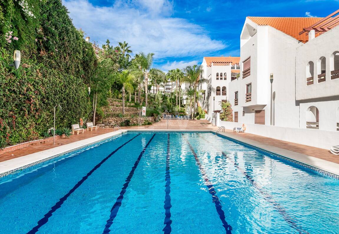 Penthouse duplex élégant dans une communauté fermée près de Puerto Banús