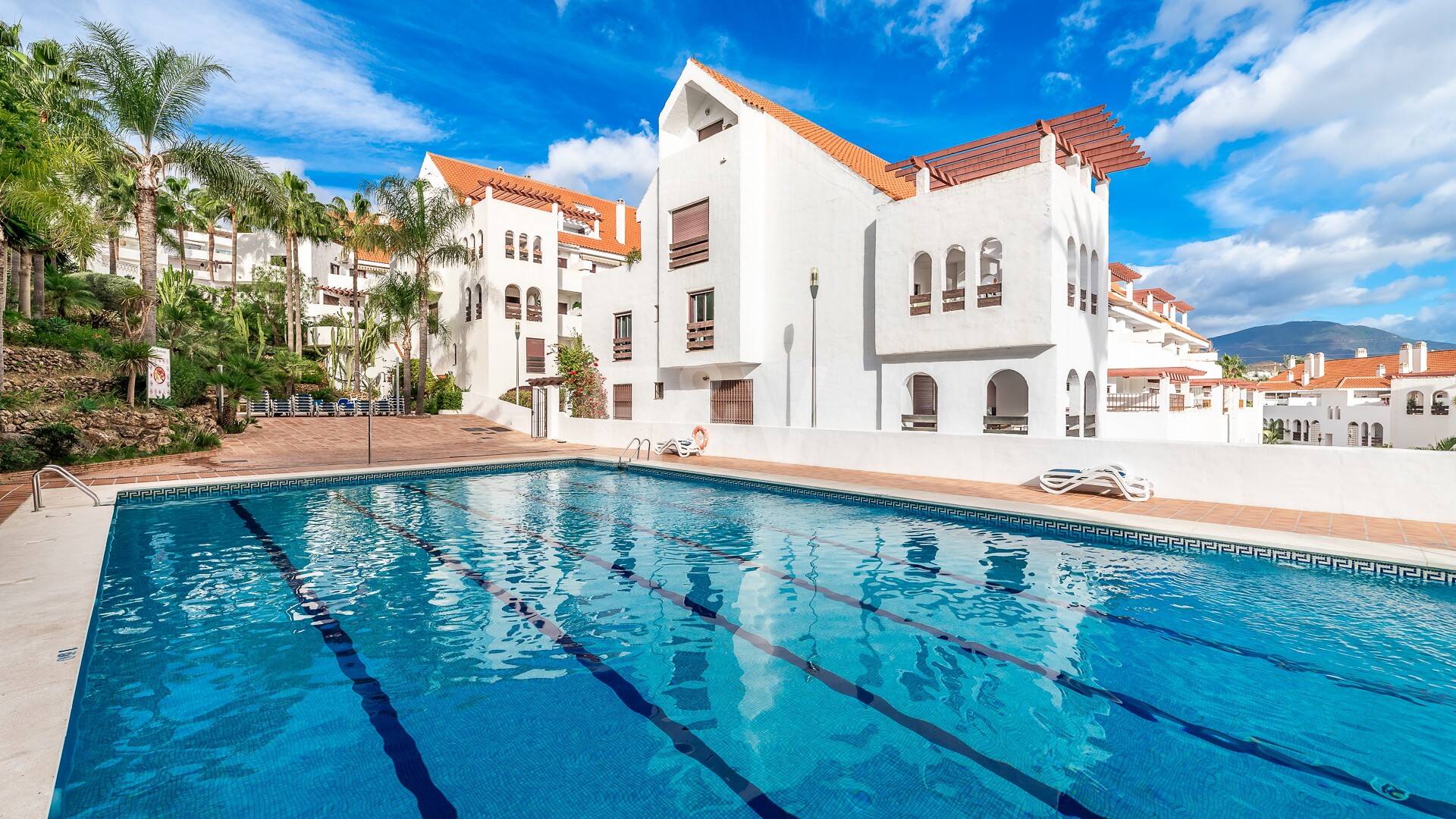 Penthouse duplex élégant dans une communauté fermée près de Puerto Banús