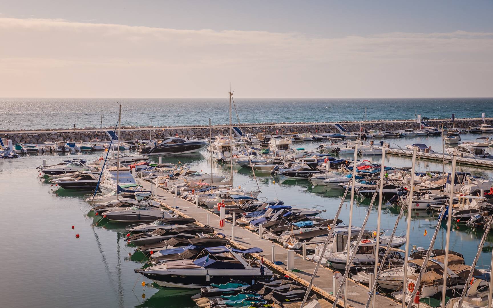 Luksusowy front wodny Duplex Penthouse w Puerto Banus z widokiem na Port