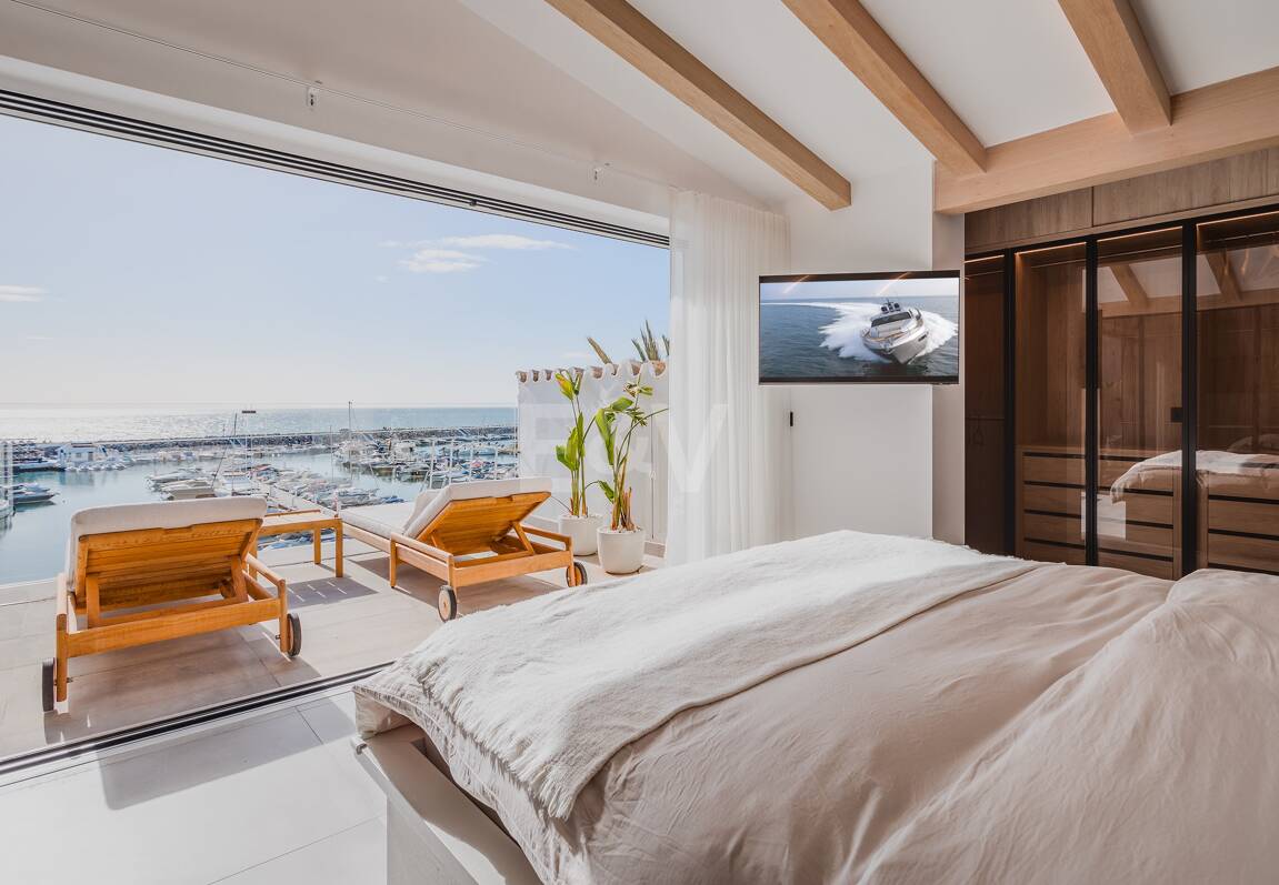 Lyxig Waterfront Duplex Penthouse i Puerto Banus med utsikt över hamnen