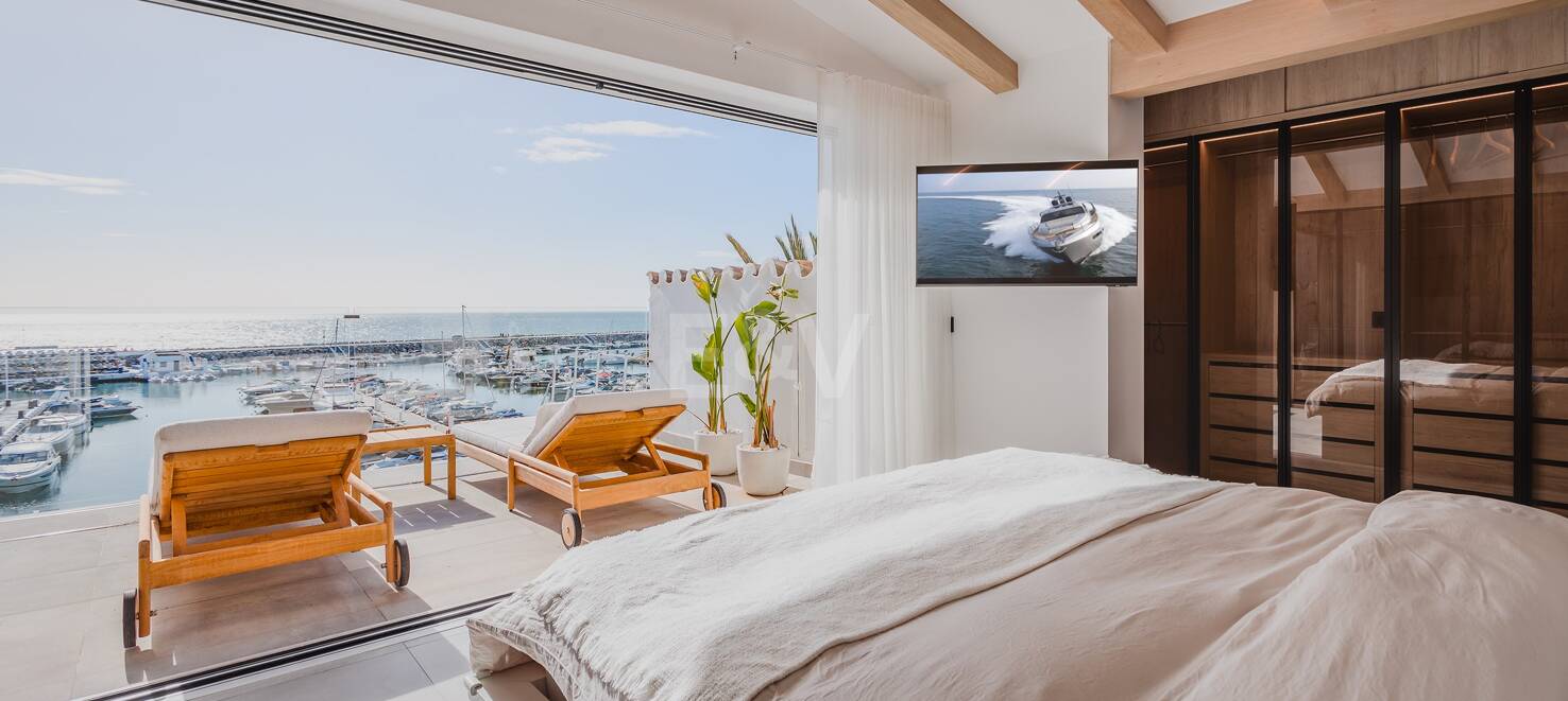Lyxig Waterfront Duplex Penthouse i Puerto Banus med utsikt över hamnen