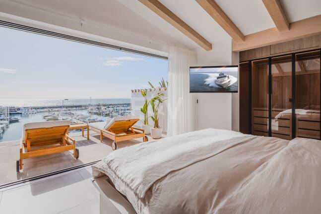 Lyxig Waterfront Duplex Penthouse i Puerto Banus med utsikt över hamnen