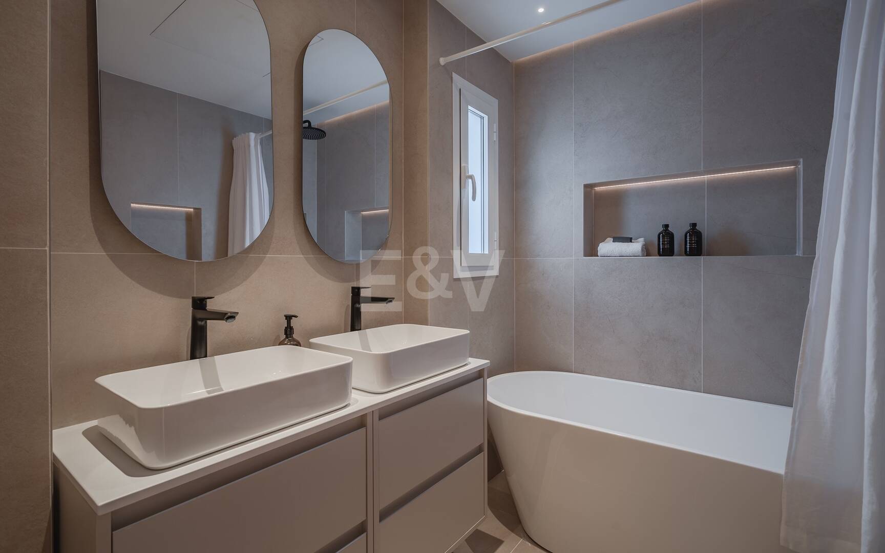 Lyxig Waterfront Duplex Penthouse i Puerto Banus med utsikt över hamnen