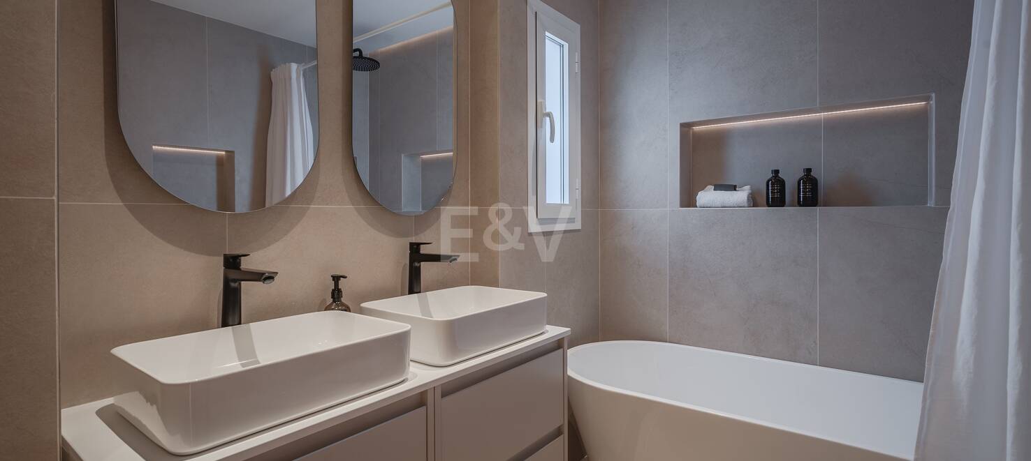 Lyxig Waterfront Duplex Penthouse i Puerto Banus med utsikt över hamnen