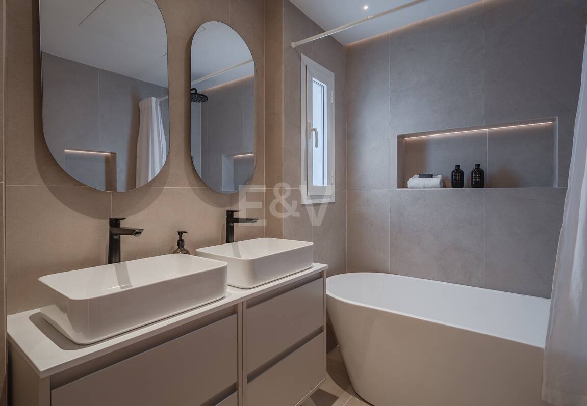 Lyxig Waterfront Duplex Penthouse i Puerto Banus med utsikt över hamnen