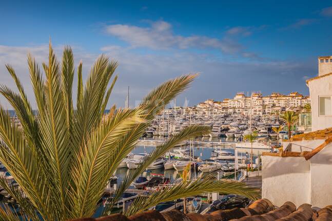 Lyxig Waterfront Duplex Penthouse i Puerto Banus med utsikt över hamnen