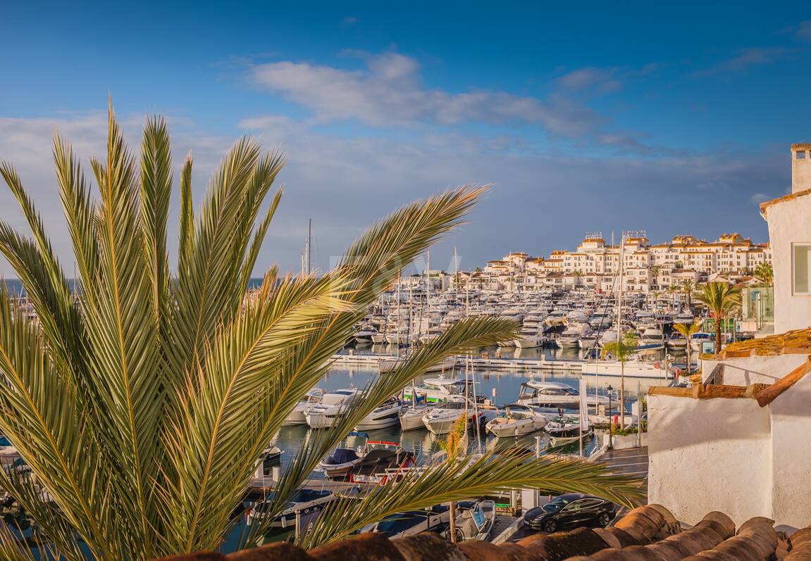 Lyxig Waterfront Duplex Penthouse i Puerto Banus med utsikt över hamnen