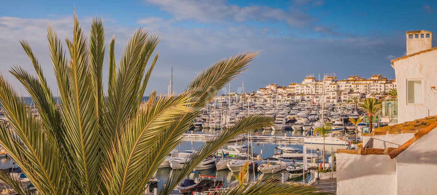 Lyxig Waterfront Duplex Penthouse i Puerto Banus med utsikt över hamnen
