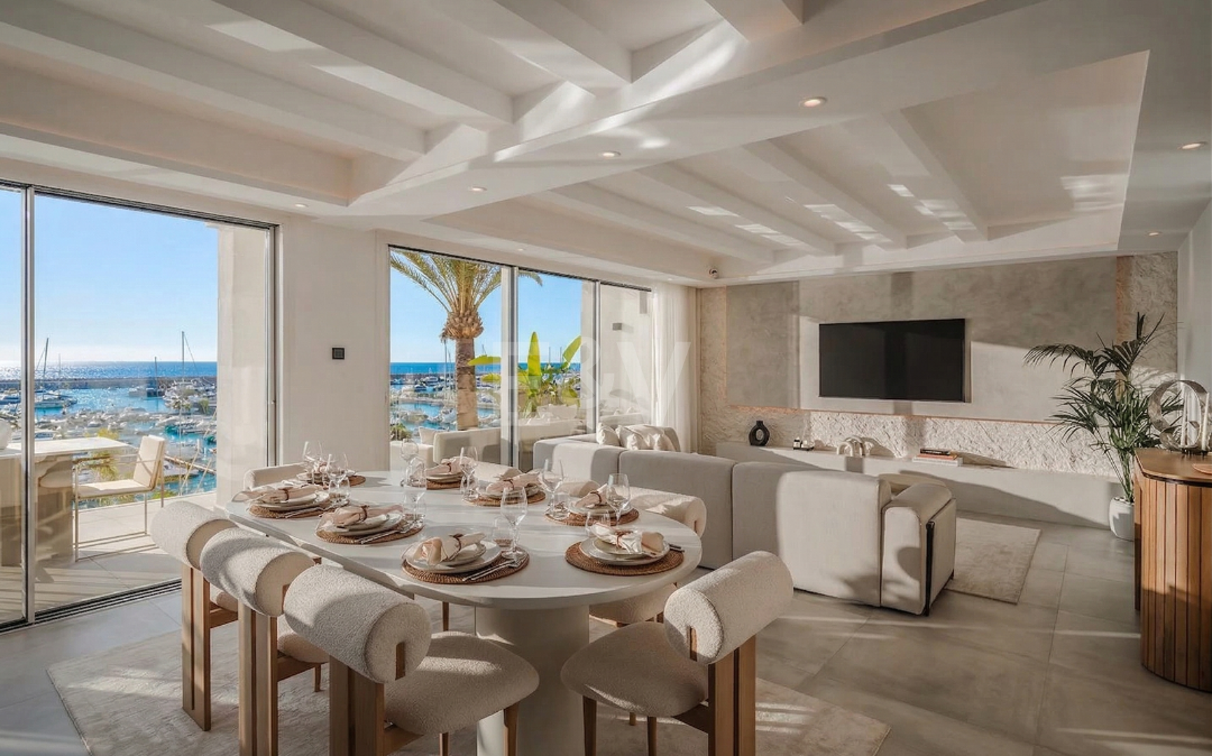 Lyxig Waterfront Duplex Penthouse i Puerto Banus med utsikt över hamnen