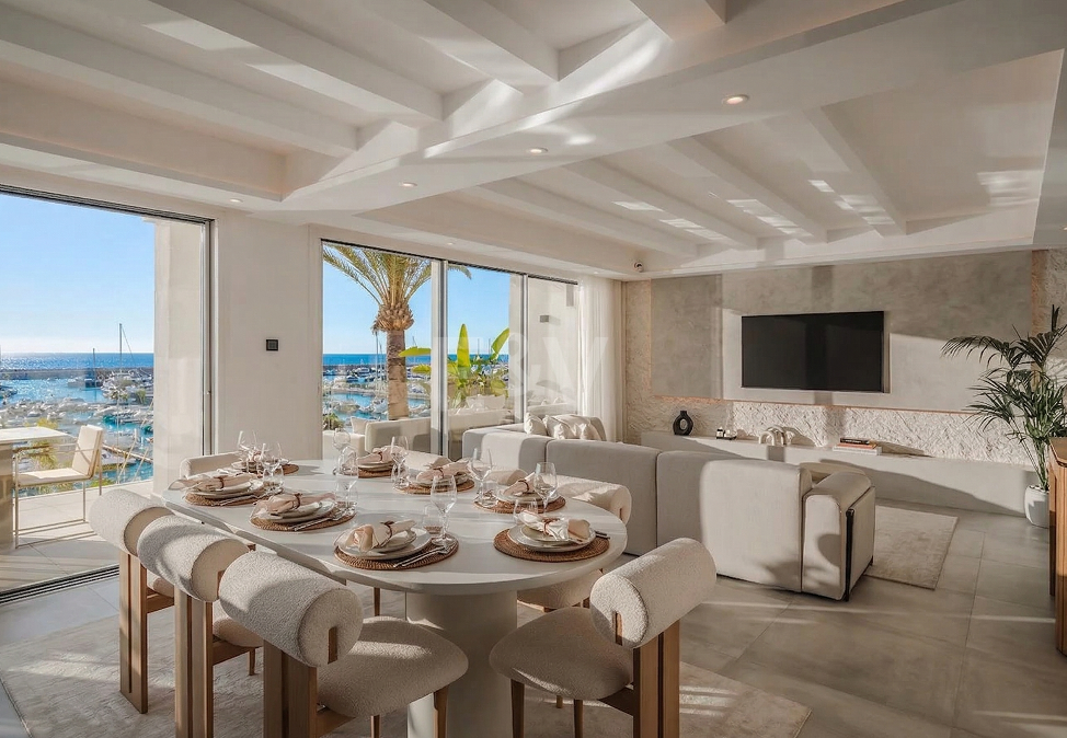 Lyxig Waterfront Duplex Penthouse i Puerto Banus med utsikt över hamnen