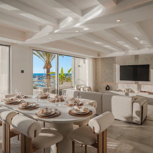 Lyxig Waterfront Duplex Penthouse i Puerto Banus med utsikt över hamnen