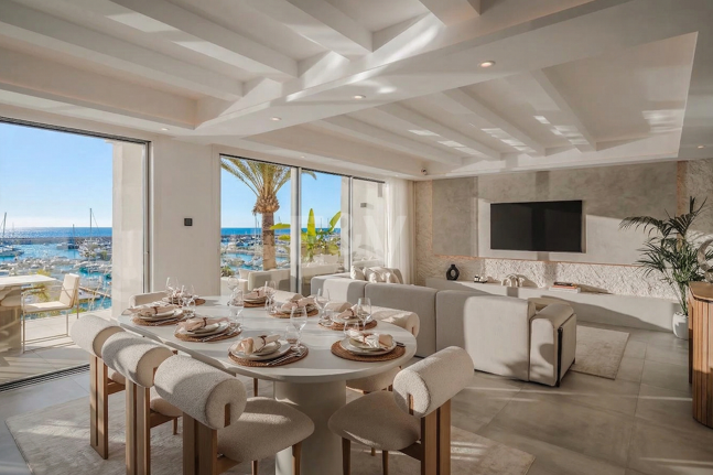Lyxig Waterfront Duplex Penthouse i Puerto Banus med utsikt över hamnen