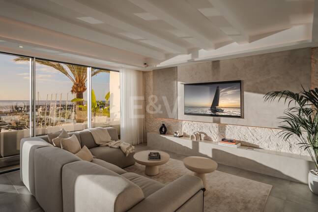Lyxig Waterfront Duplex Penthouse i Puerto Banus med utsikt över hamnen