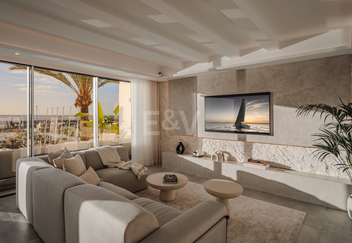 Lyxig Waterfront Duplex Penthouse i Puerto Banus med utsikt över hamnen