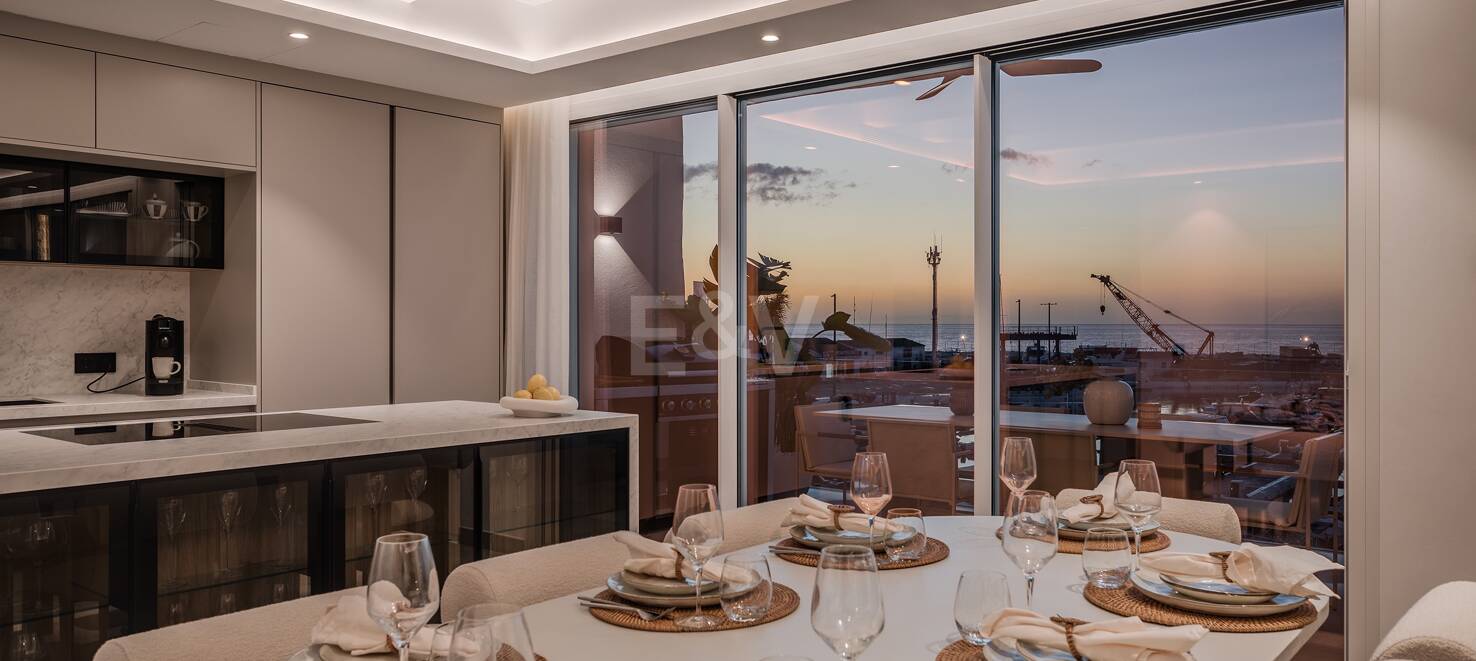 Lyxig Waterfront Duplex Penthouse i Puerto Banus med utsikt över hamnen