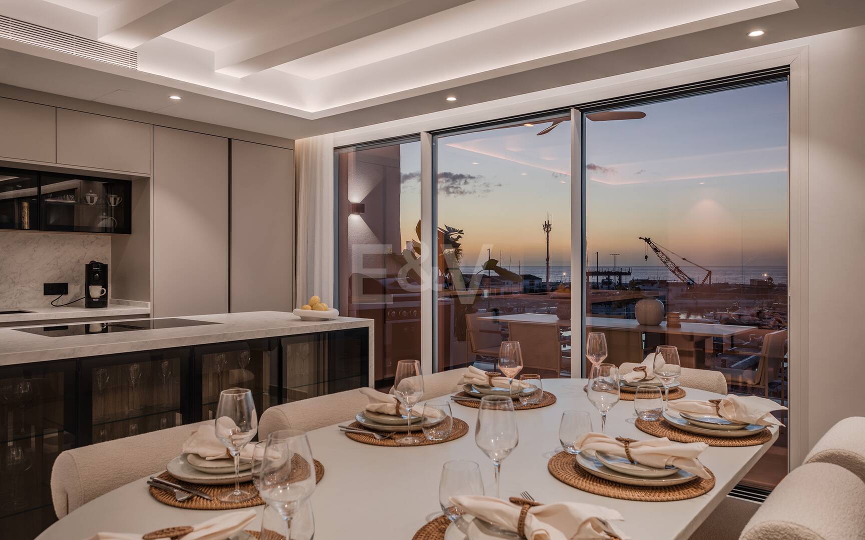 Luksusowy front wodny Duplex Penthouse w Puerto Banus z widokiem na Port