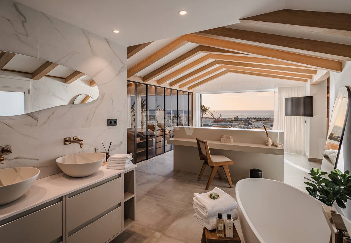 Lyxig Waterfront Duplex Penthouse i Puerto Banus med utsikt över hamnen