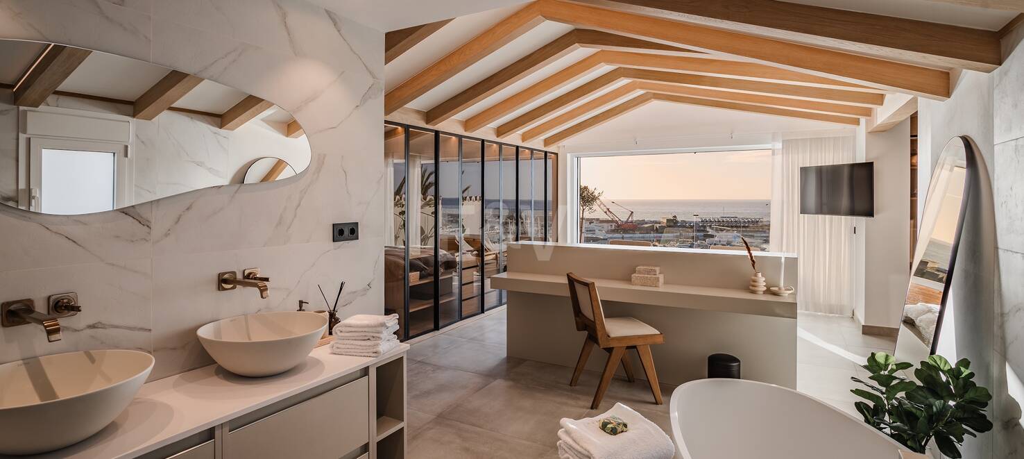 Lyxig Waterfront Duplex Penthouse i Puerto Banus med utsikt över hamnen
