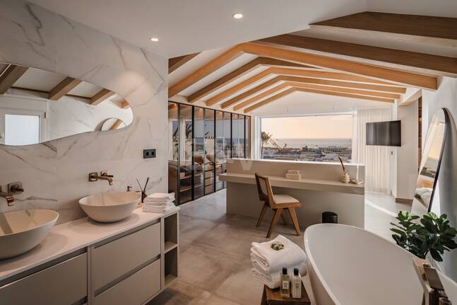 Lyxig Waterfront Duplex Penthouse i Puerto Banus med utsikt över hamnen