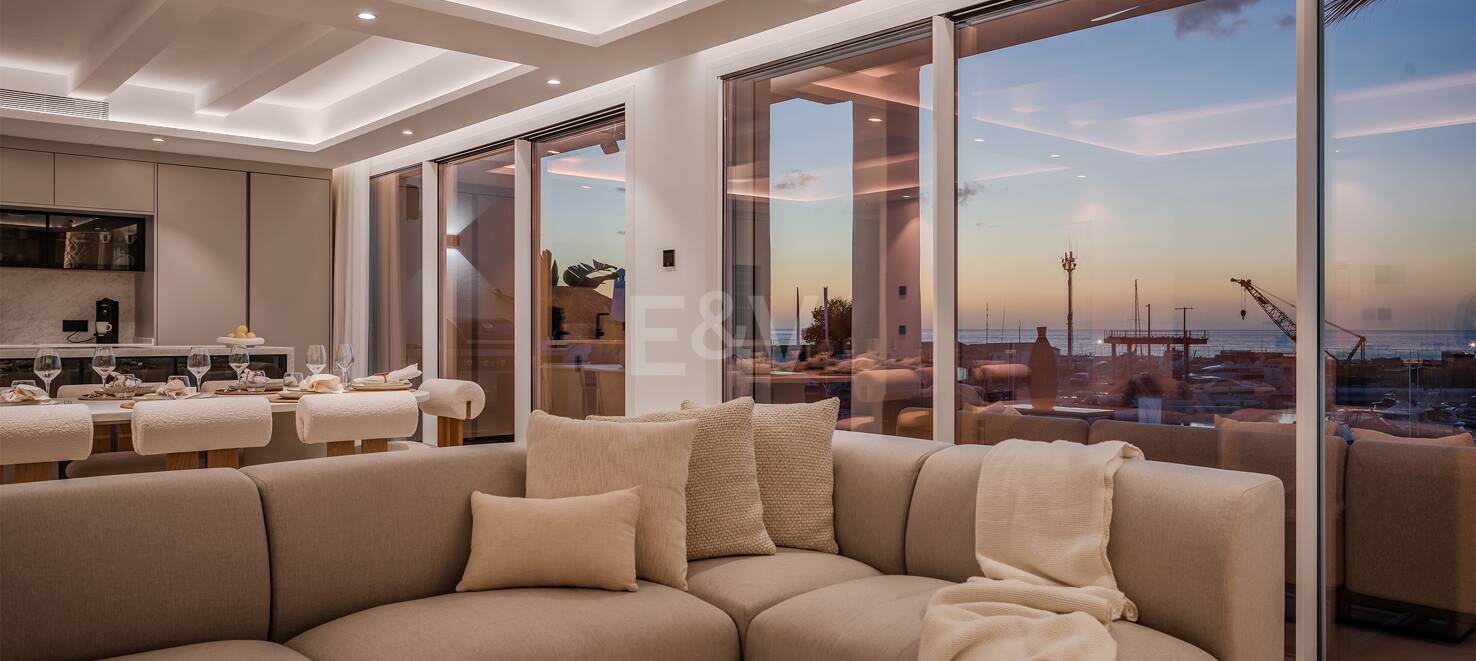 Lyxig Waterfront Duplex Penthouse i Puerto Banus med utsikt över hamnen