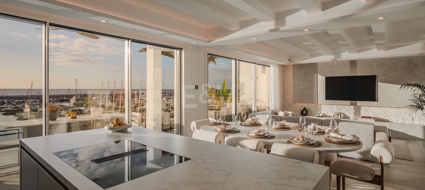 Lyxig Waterfront Duplex Penthouse i Puerto Banus med utsikt över hamnen