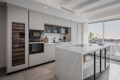 Lyxig Waterfront Duplex Penthouse i Puerto Banus med utsikt över hamnen