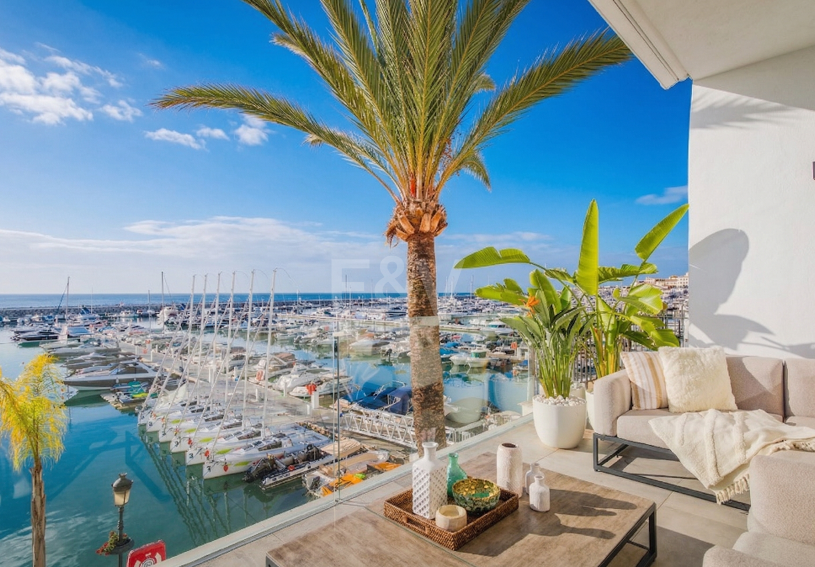 Lyxig Waterfront Duplex Penthouse i Puerto Banus med utsikt över hamnen
