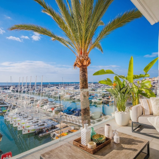 Lyxig Waterfront Duplex Penthouse i Puerto Banus med utsikt över hamnen