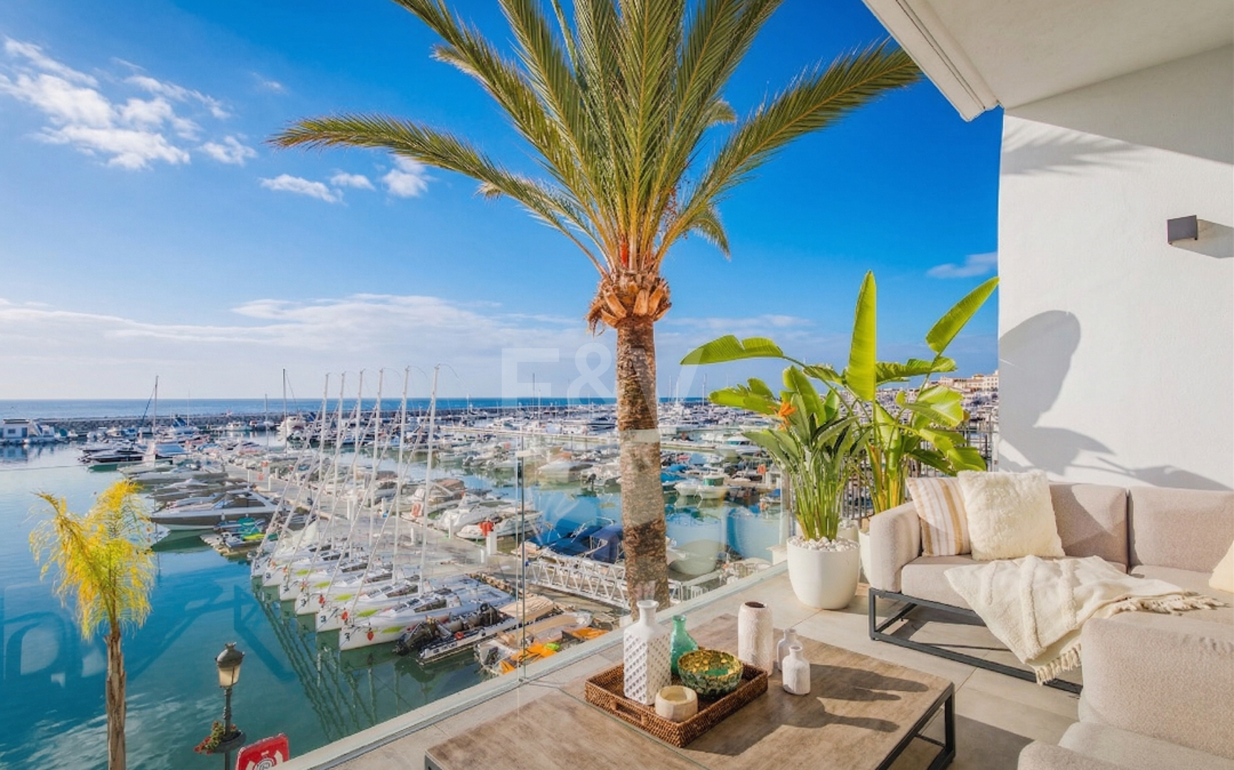 Lyxig Waterfront Duplex Penthouse i Puerto Banus med utsikt över hamnen
