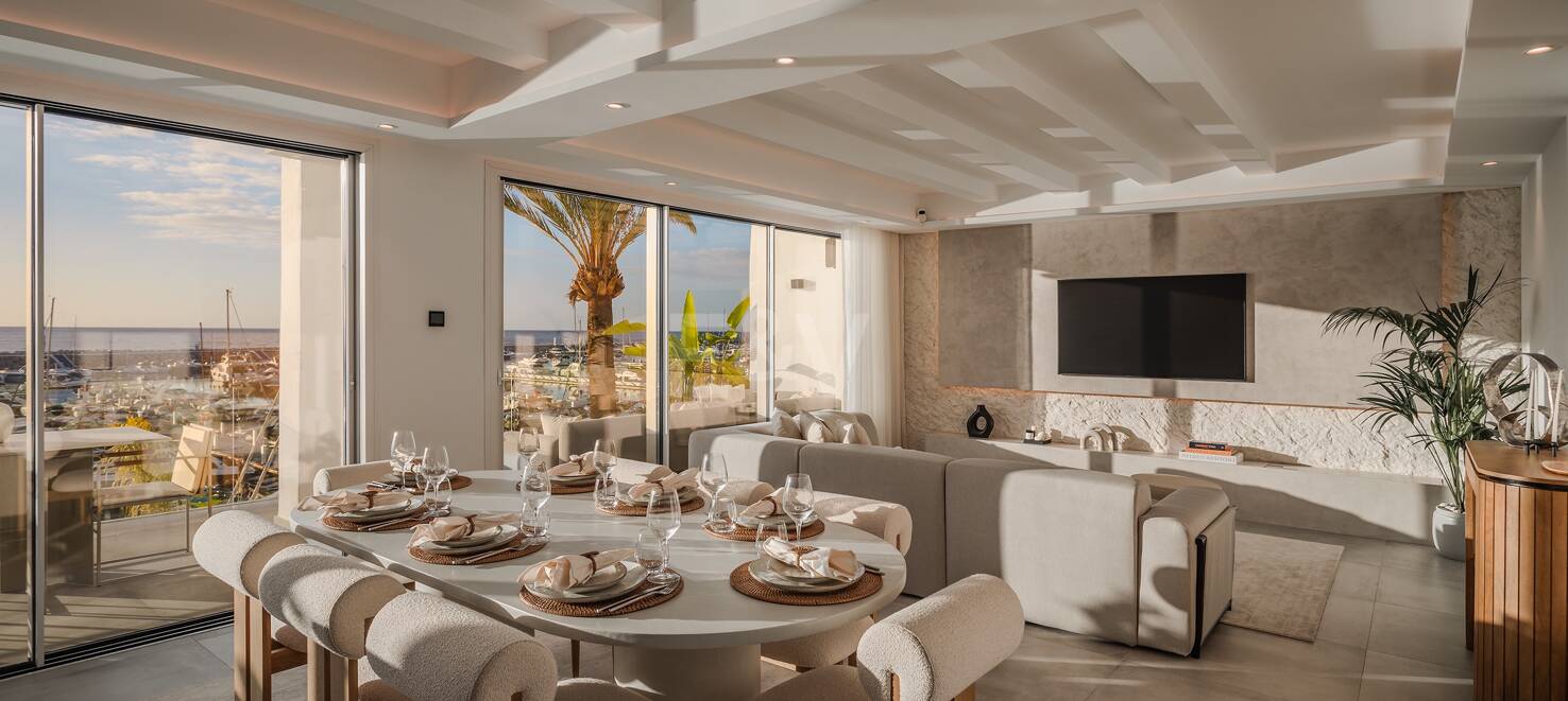 Lyxig Waterfront Duplex Penthouse i Puerto Banus med utsikt över hamnen