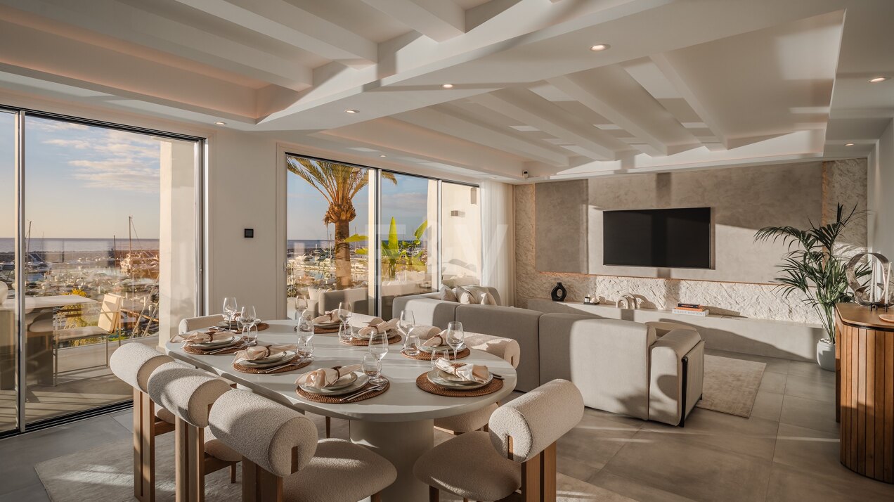 Luxuriöses Wasserfront-Duplex-Penthouse in Puerto Banus mit Hafenblick