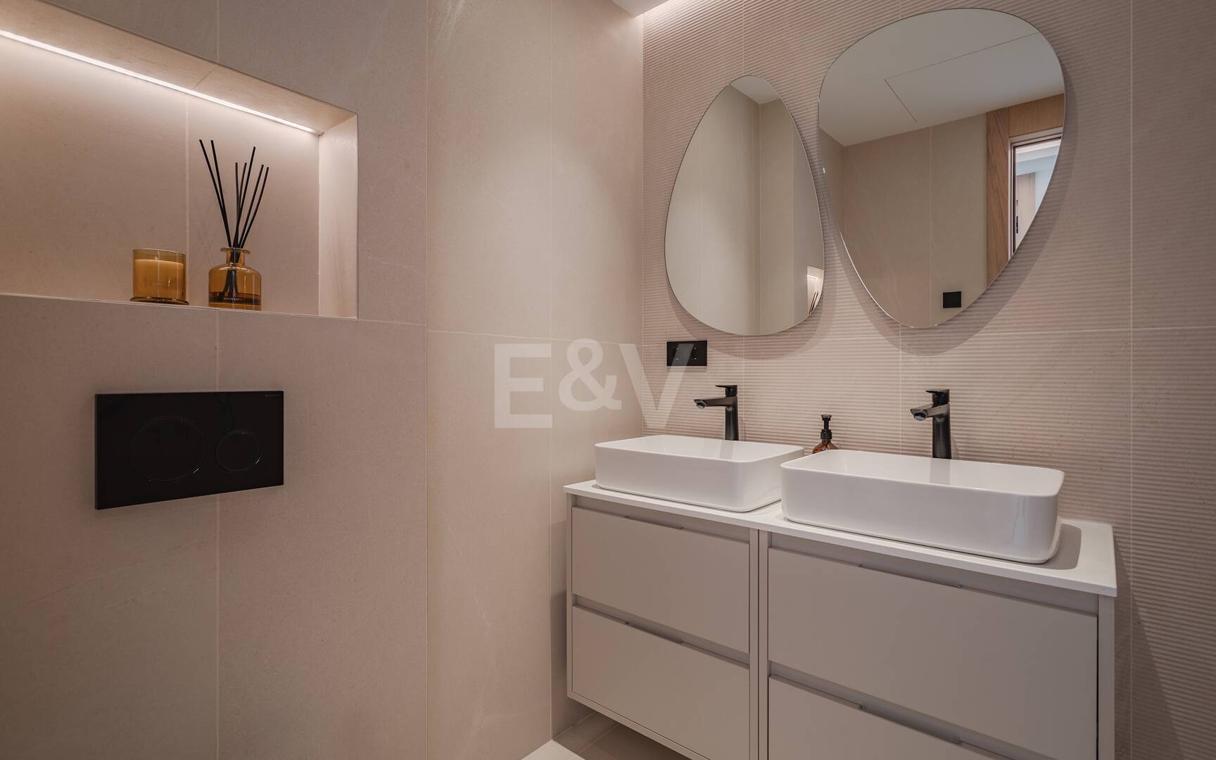 Luksusowy front wodny Duplex Penthouse w Puerto Banus z widokiem na Port