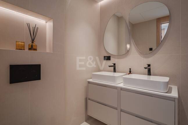 Lyxig Waterfront Duplex Penthouse i Puerto Banus med utsikt över hamnen