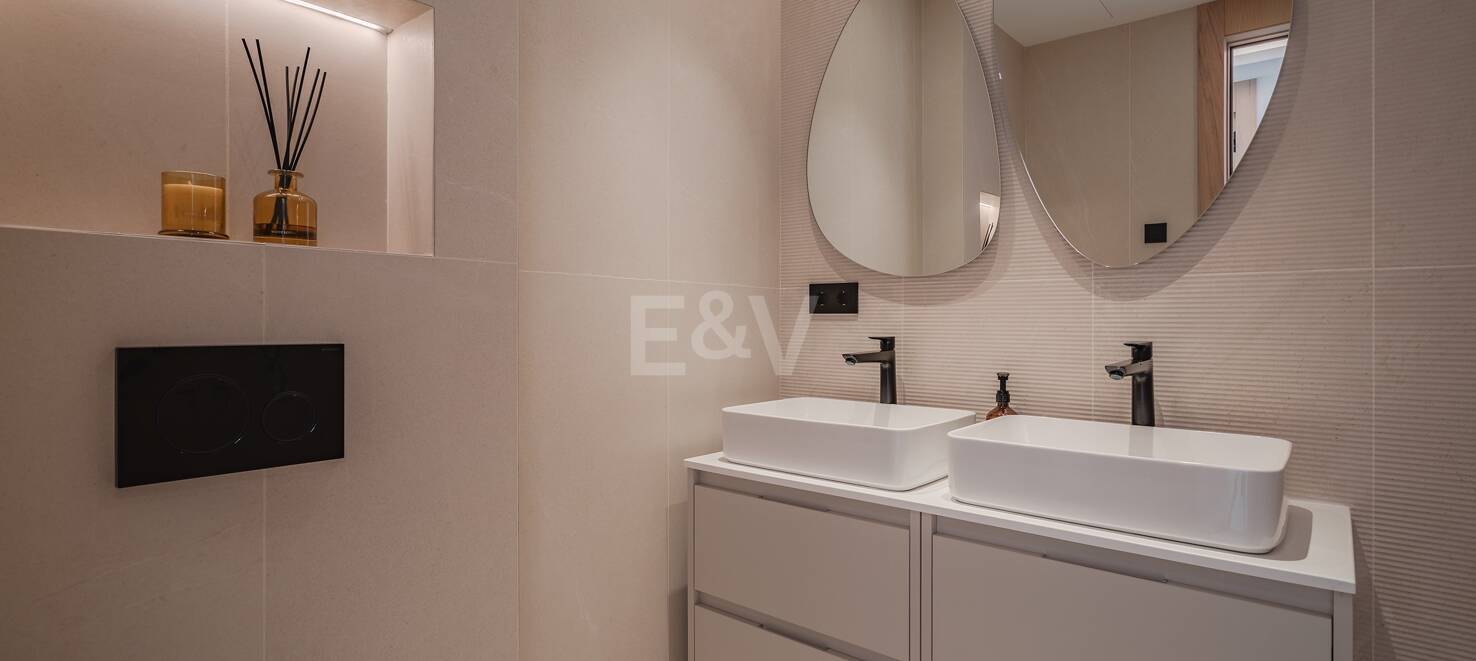 Lyxig Waterfront Duplex Penthouse i Puerto Banus med utsikt över hamnen