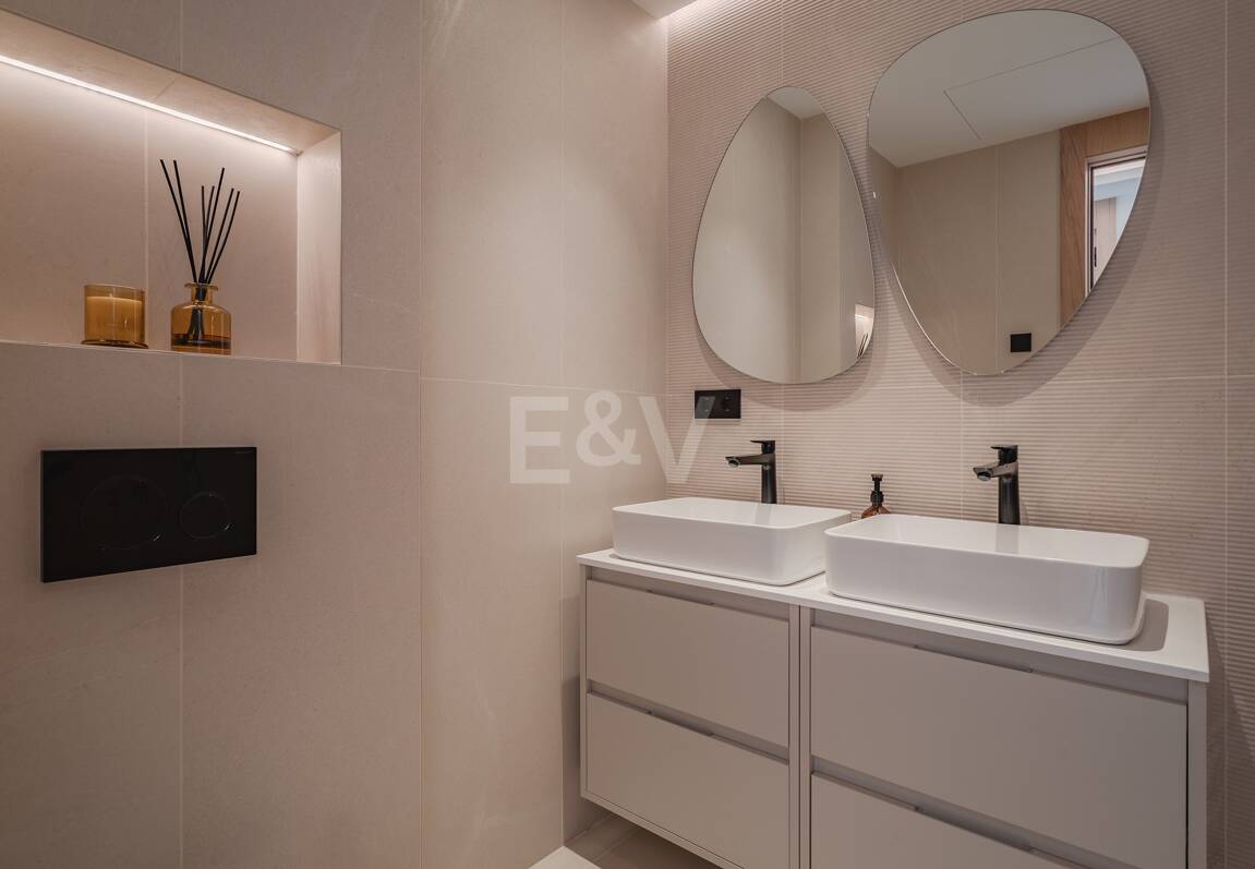 Lyxig Waterfront Duplex Penthouse i Puerto Banus med utsikt över hamnen