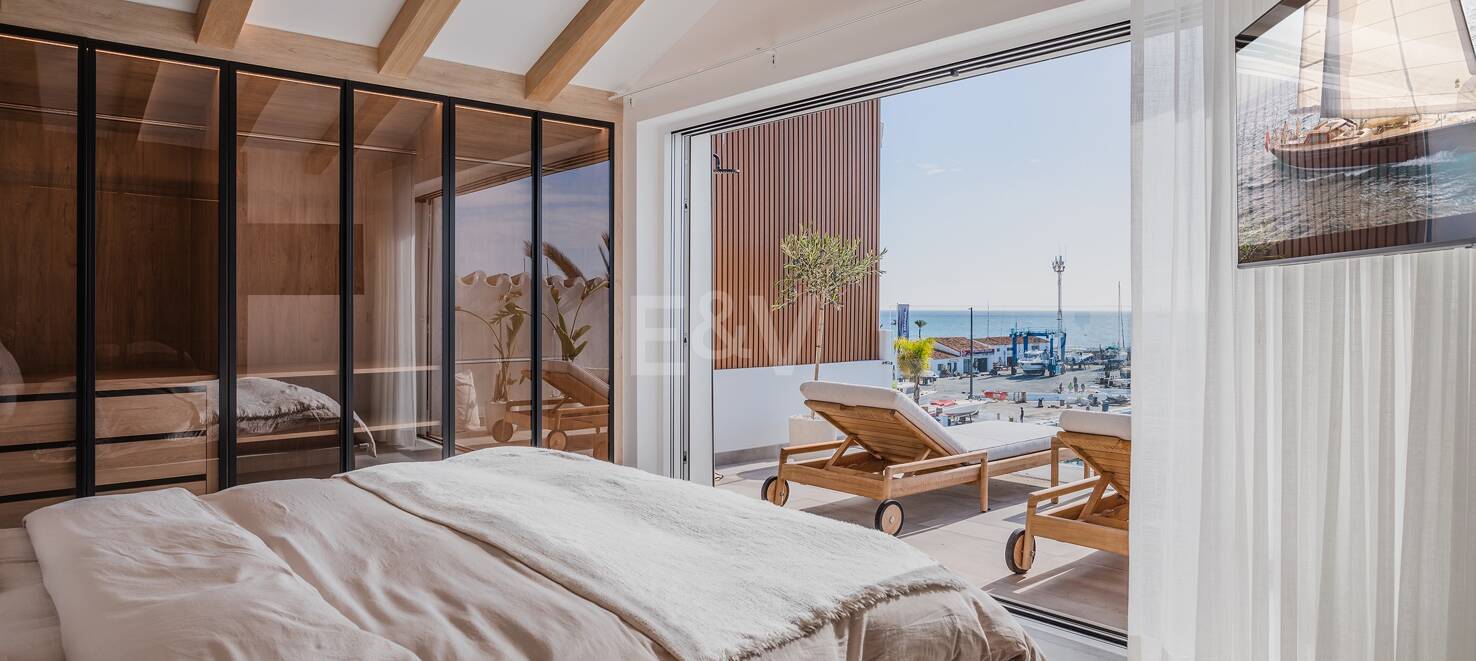 Lyxig Waterfront Duplex Penthouse i Puerto Banus med utsikt över hamnen