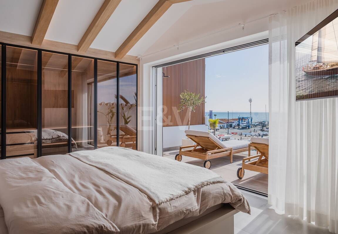 Lyxig Waterfront Duplex Penthouse i Puerto Banus med utsikt över hamnen