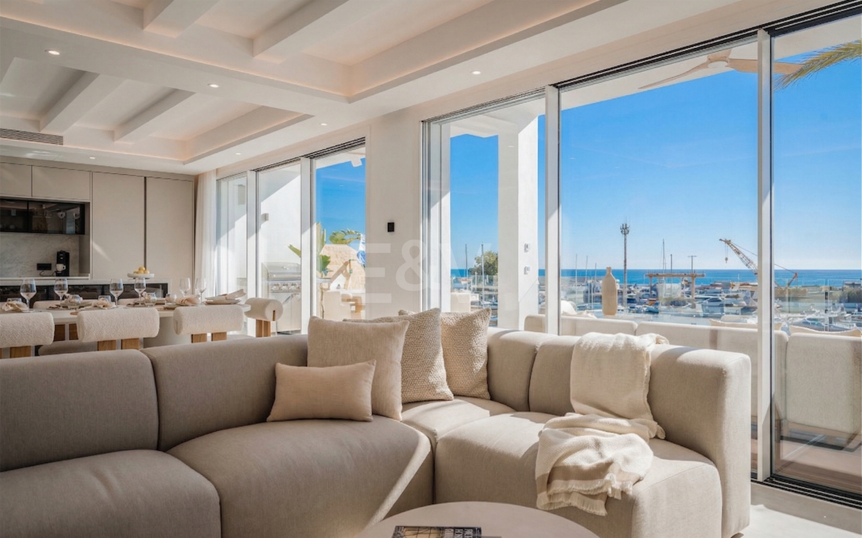 Lyxig Waterfront Duplex Penthouse i Puerto Banus med utsikt över hamnen