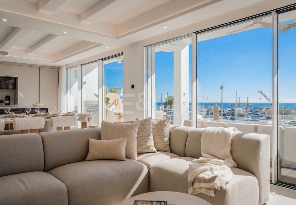 Lyxig Waterfront Duplex Penthouse i Puerto Banus med utsikt över hamnen